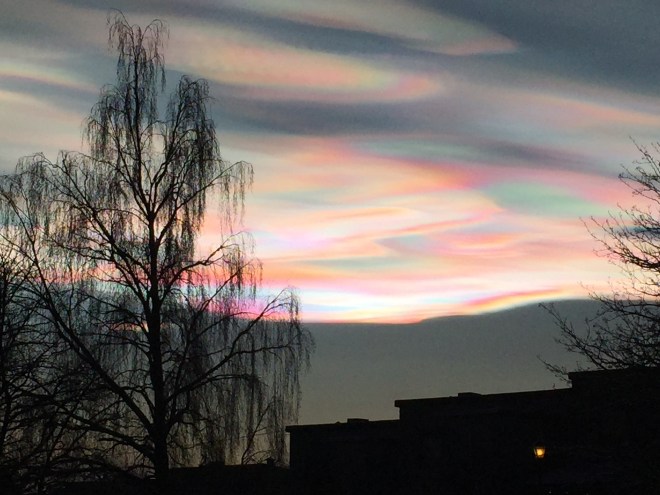 Perlemorskyer over Oslo den 22. desember 2014. 