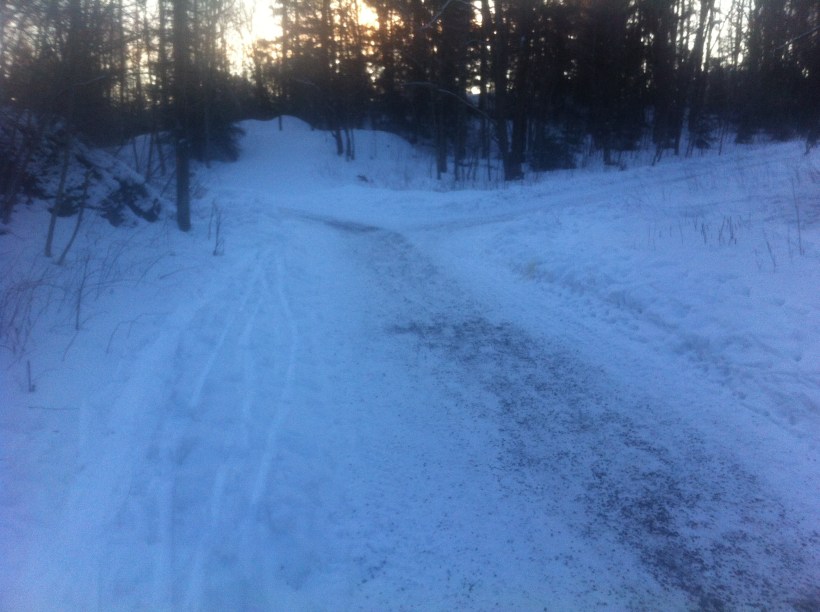 - Fortere, mamma! - Nei det går ikke. Alt for mye grus. 